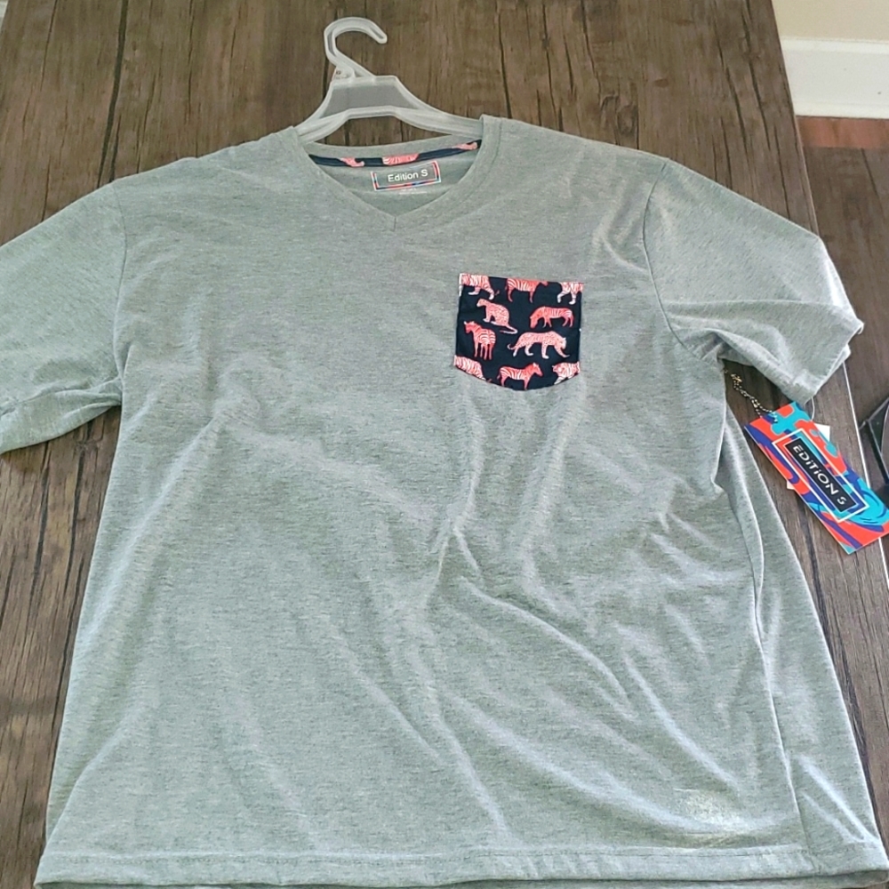 V-neck T-shirt by Edition S, 2XL, Grey with blue pocket.